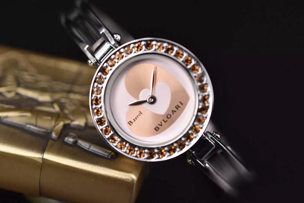 ブルガリ時計正面デザイン